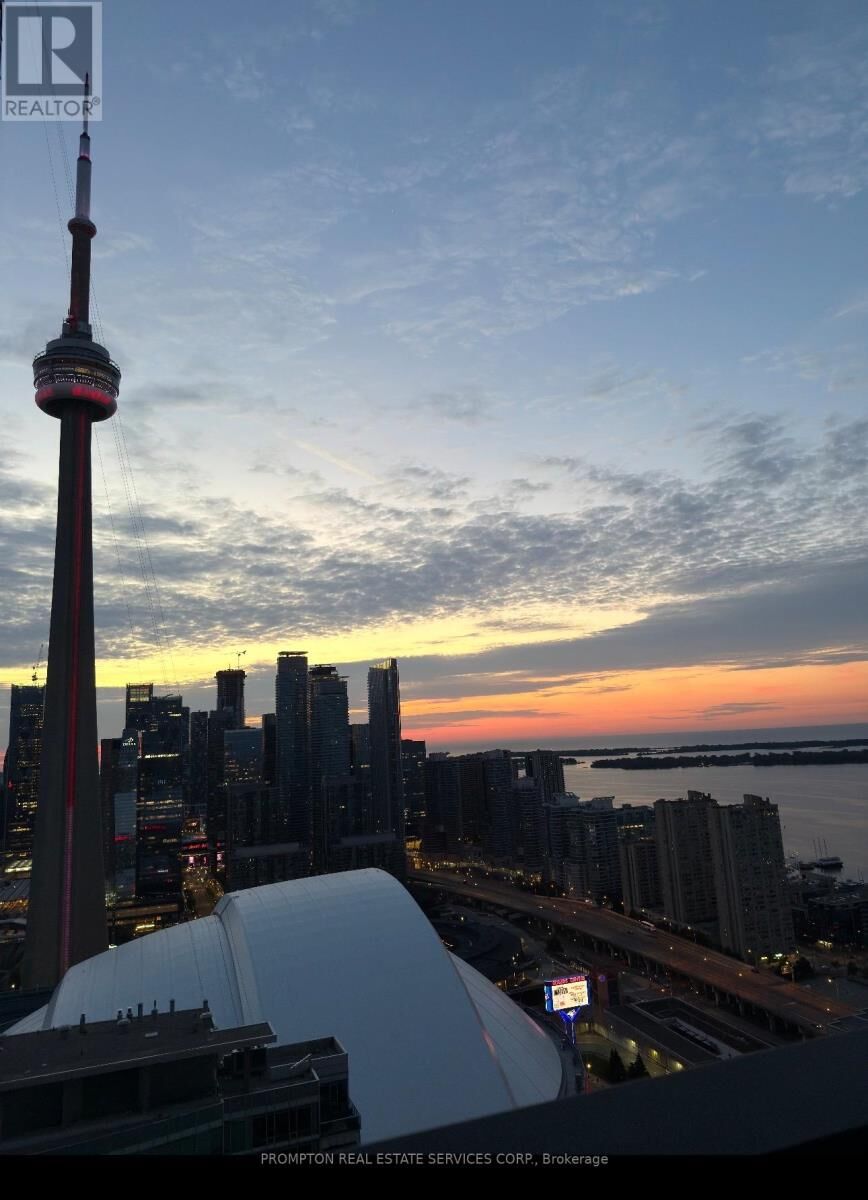 Property Photo: 3 Concord Cityplace Way 4807 ON M5V 0X4