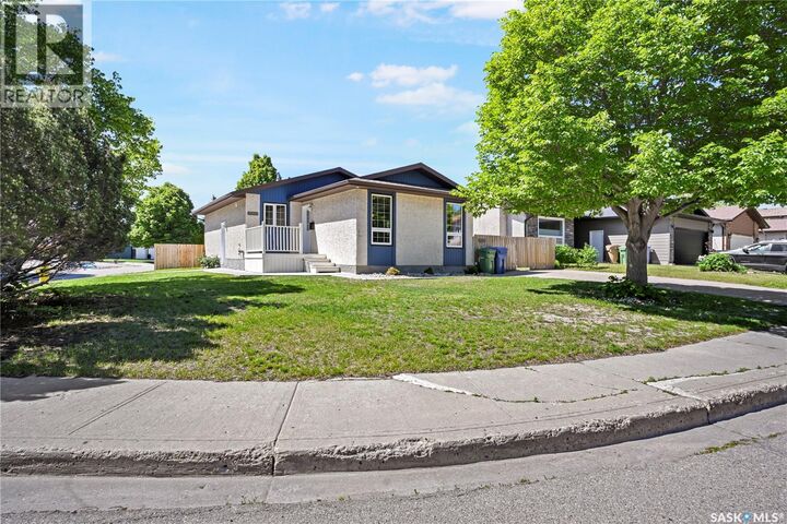 Property Photo:  3331 Parkland Drive E  SK S4V 1V7 
