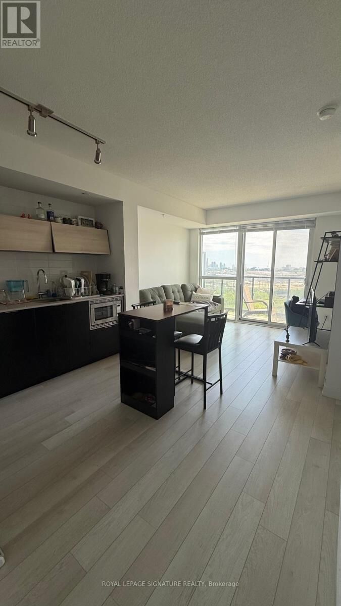 Property Photo:  20 Thomas Riley Road 1108  ON M9B 0C3 