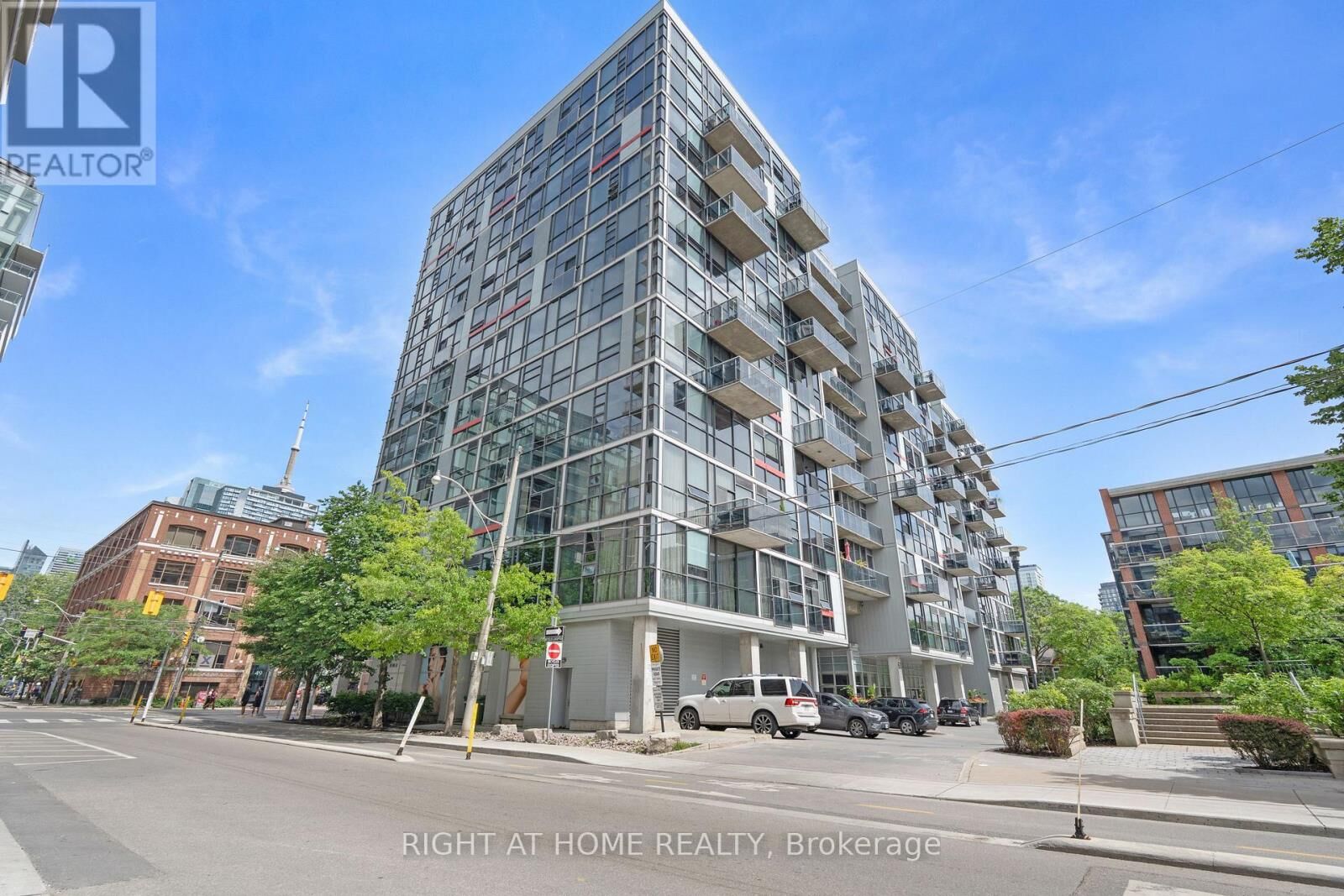 Property Photo:  60 Bathurst Street 610  ON M5V 2P4 