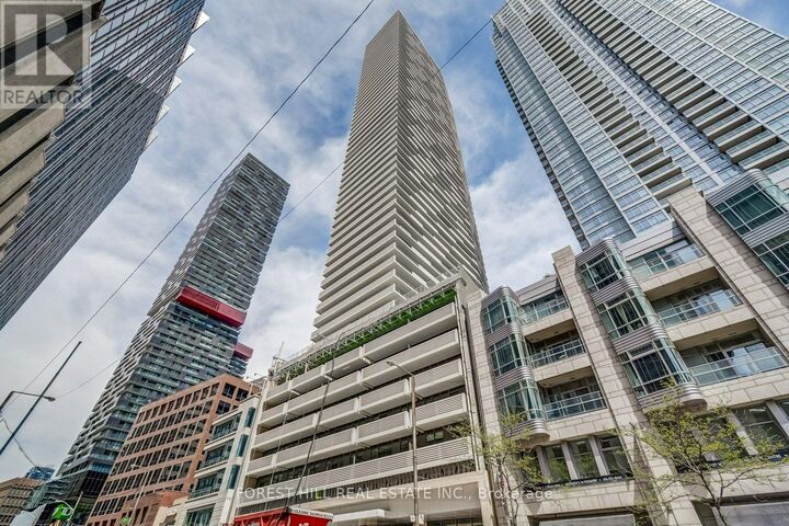 Property Photo:  2221 Yonge Street 5210  ON M4S 2B4 