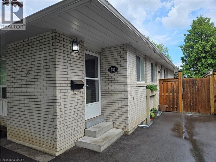 Property Photo: 2026 Fontwell Crescent B ON L5J 2G7