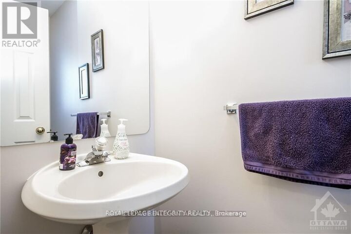 Property Photo:  15 Peterson Place  ON K2L 4A8 