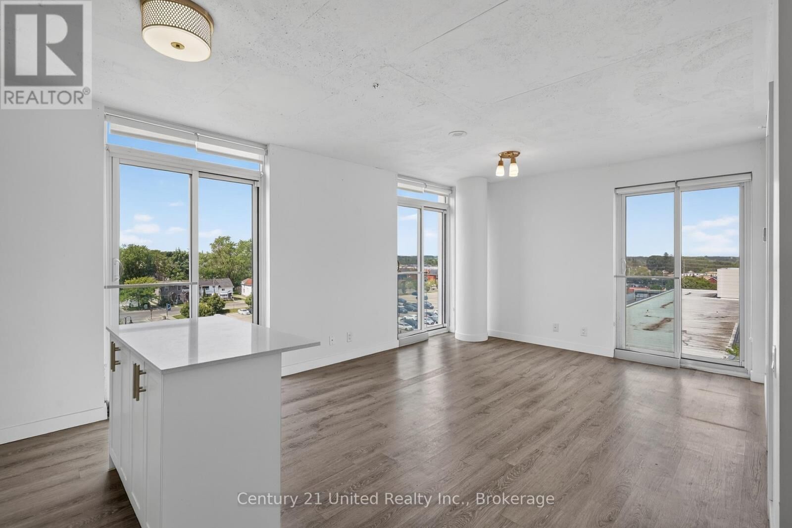 Property Photo: 100 Bond Street East 606 ON L1G 0B7