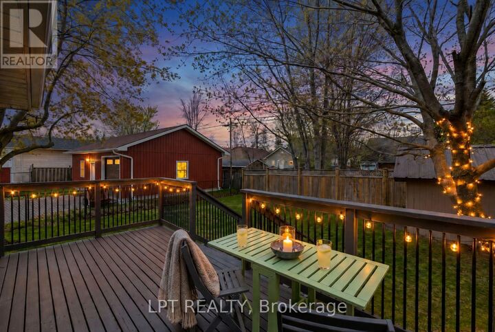 Property Photo: 818 Poplar Avenue ON L4P 3E9