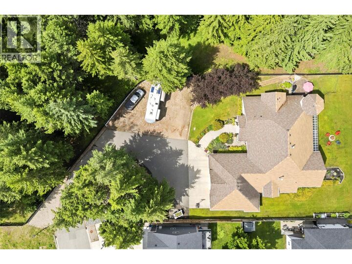 Property Photo: 2307 5 Avenue Southeast BC V1E 1K9
