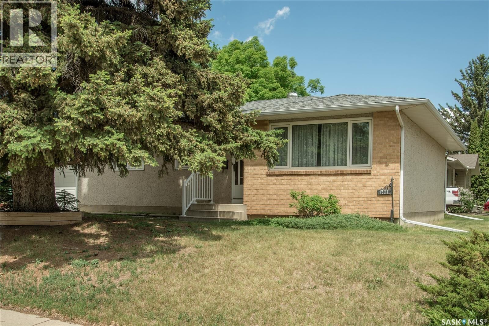 Property Photo: 1701 Prince Of Wales Avenue SK S7K 3E6