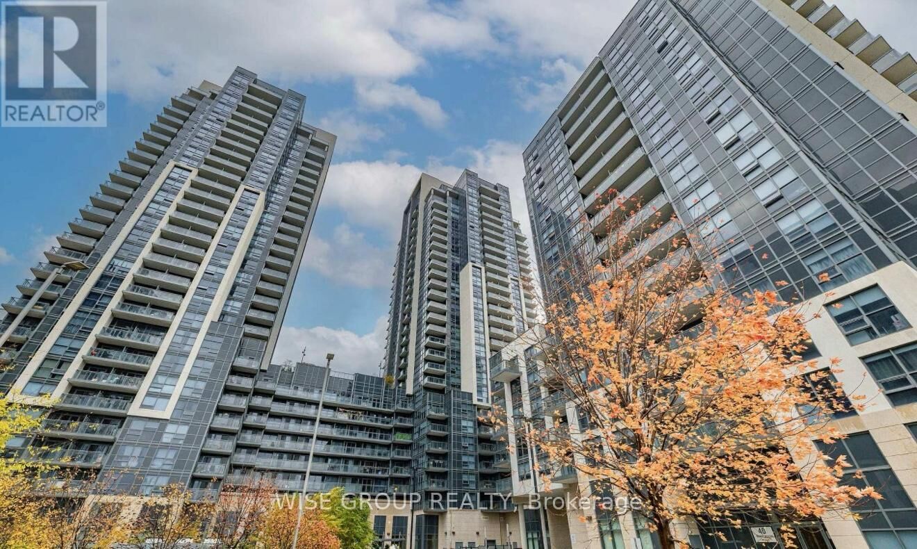 Property Photo: 30 Meadowglen Place North 1403 ON M1G 0A6
