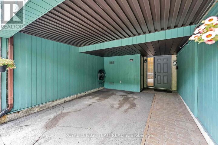 Property Photo:  215 Booth Street  ON K1R 7V4 