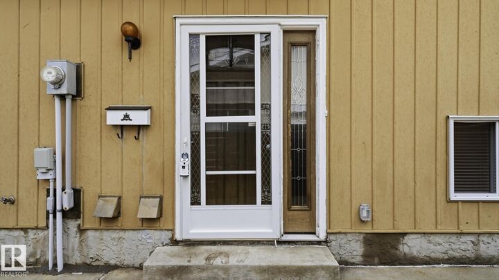 Property Photo:  5507 51 Avenue  AB T4X 1E2 