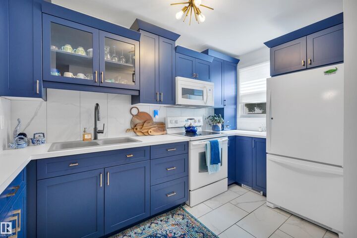 Property Photo:  2024 57 Street NW 44  AB T6L 2Z3 