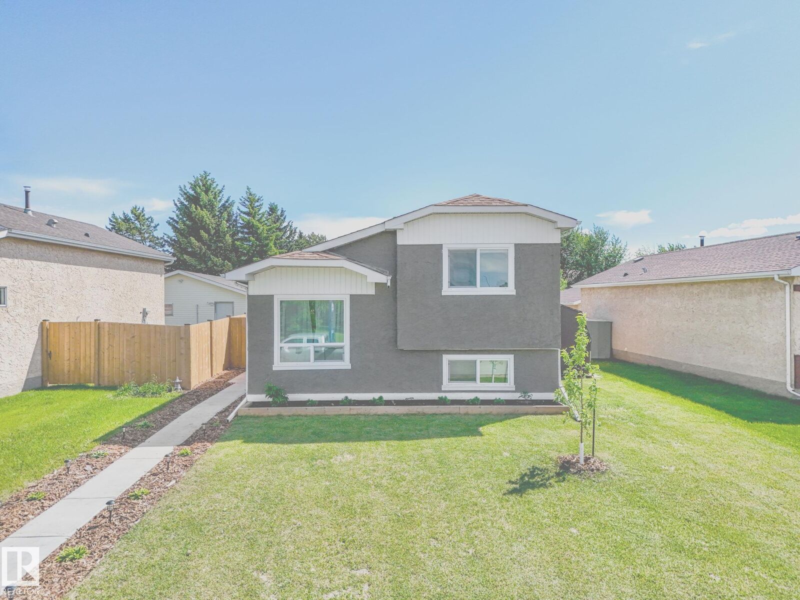 Property Photo:  4115 41 Avenue NW  AB T6L 5M3 