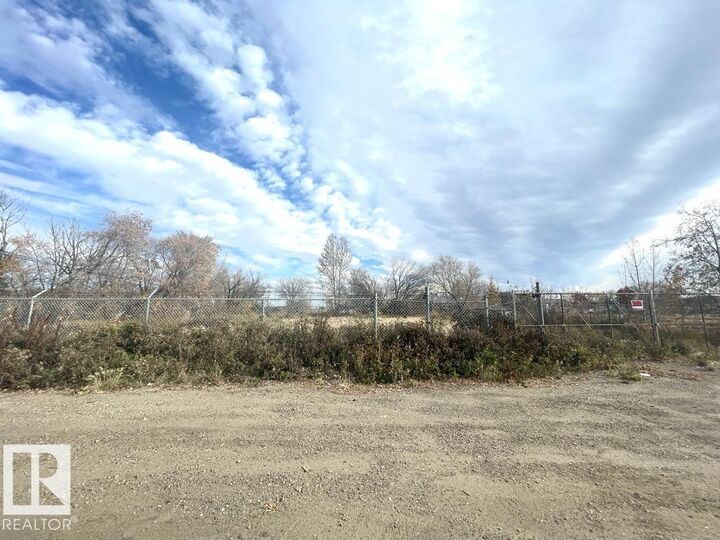 Property Photo:  12433 49 Street NW  AB T5W 5H5 