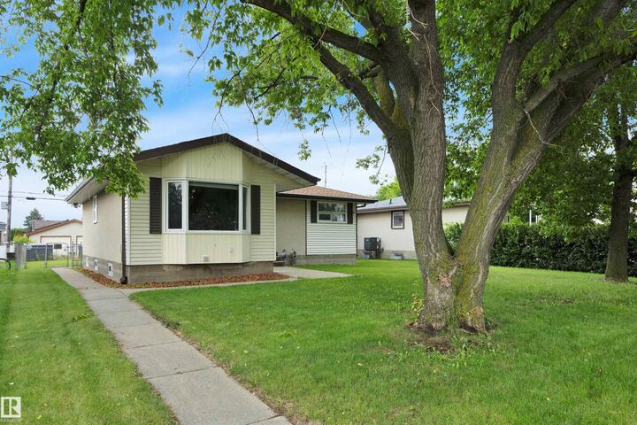 Property Photo:  13327 73 Street NW  AB T5C 0T7 