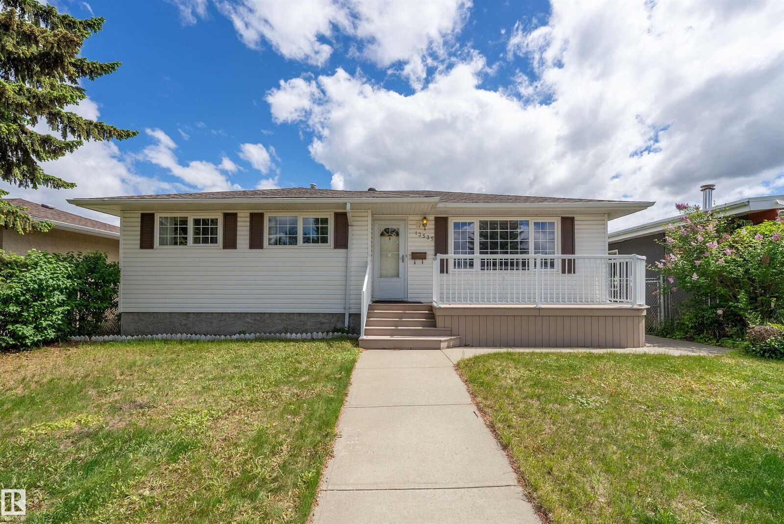 Property Photo:  13535 67 Street NW  AB T5C 0C6 