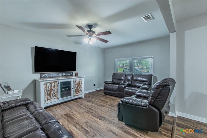 Property Photo: 1414 Live Oak Drive TX 76504