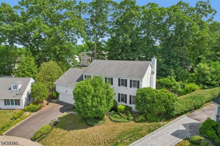 Property Photo:  62 Parkway  NJ 07662 
