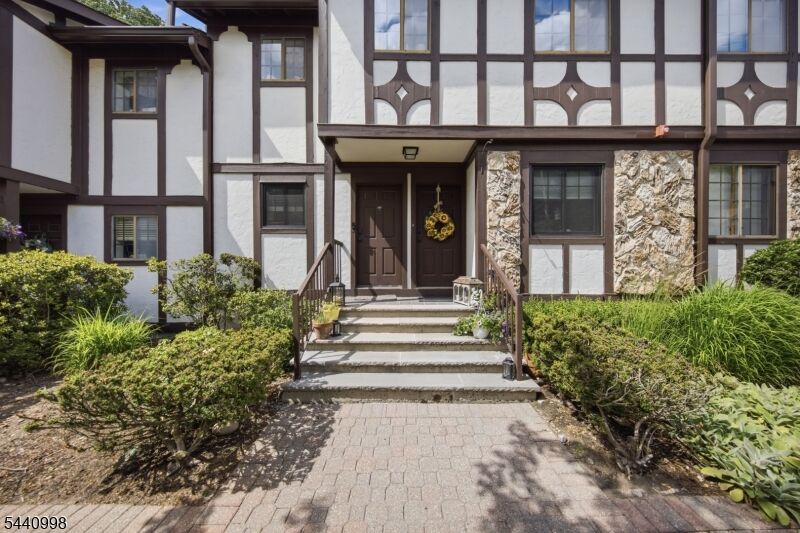 Property Photo:  609 Mark Twain Way  NJ 07430 