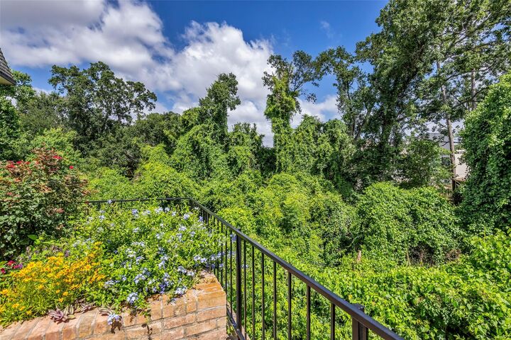 Property Photo: 1800 Stoney Brook Drive 205 TX 77063