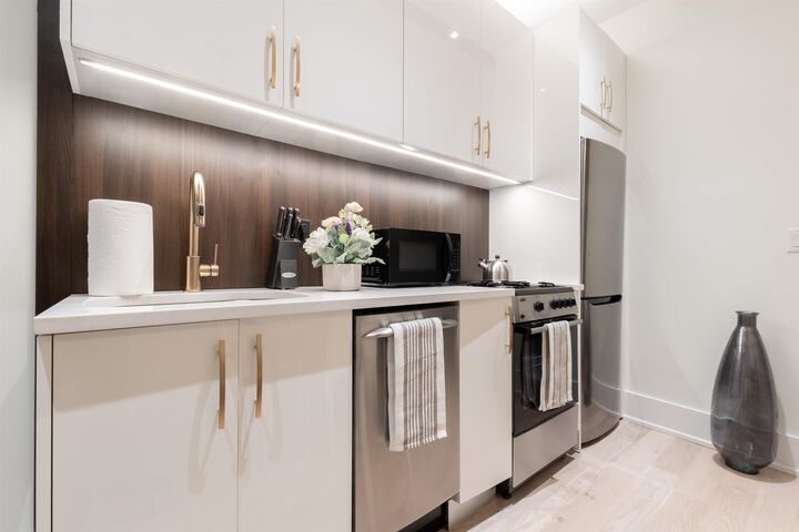 Property Photo:  541 Newark Ave 3L  NJ 07306 