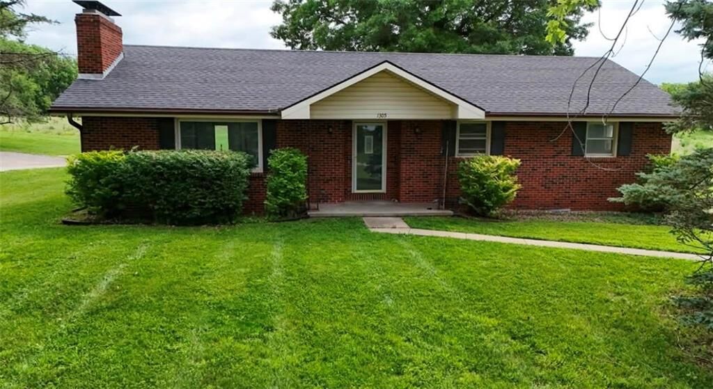 Property Photo:  1305 S US 71 Highway  MO 64485 
