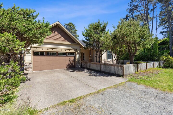 Property Photo:  2962 NW Lee Avenue  OR 97367 
