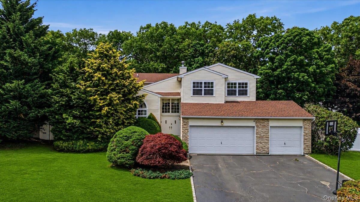 Property Photo: 16 English Ivy Lane NY 11755