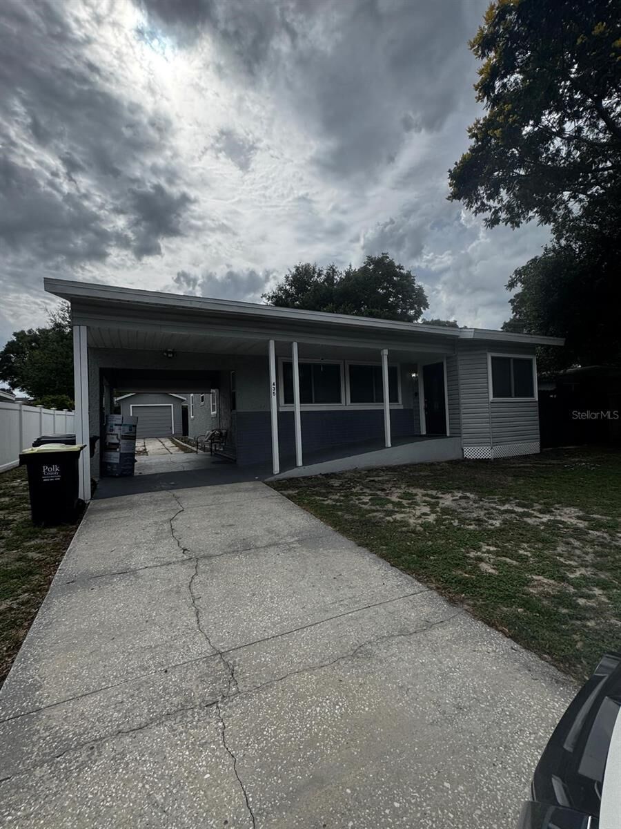 Property Photo:  