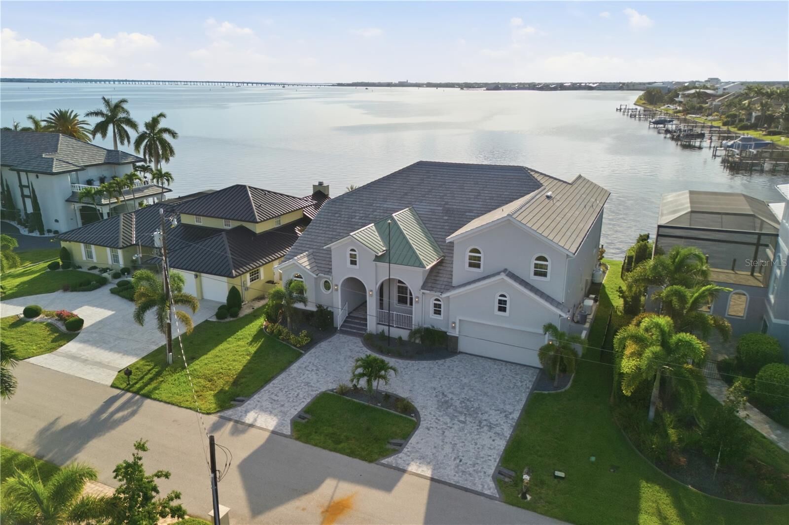 Property Photo:  2139 Palm Tree Drive  FL 33950 