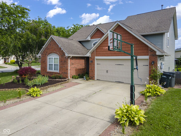 Property Photo:  706 Woodcote Lane  IN 46112 