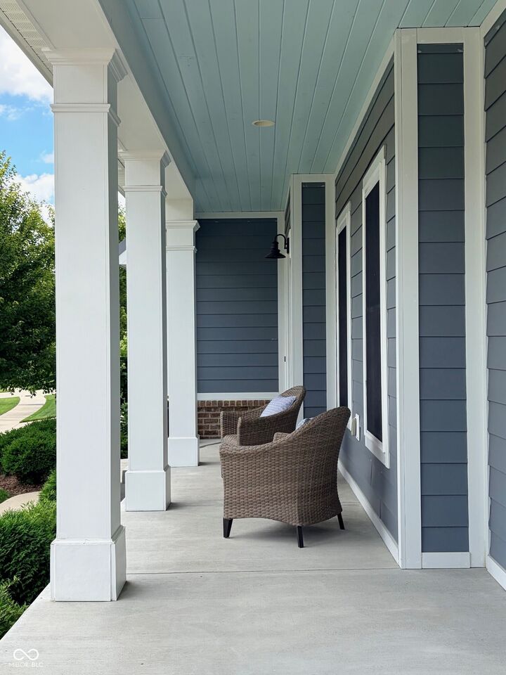 Property Photo: 2013 Deer Creek Circle IN 47201