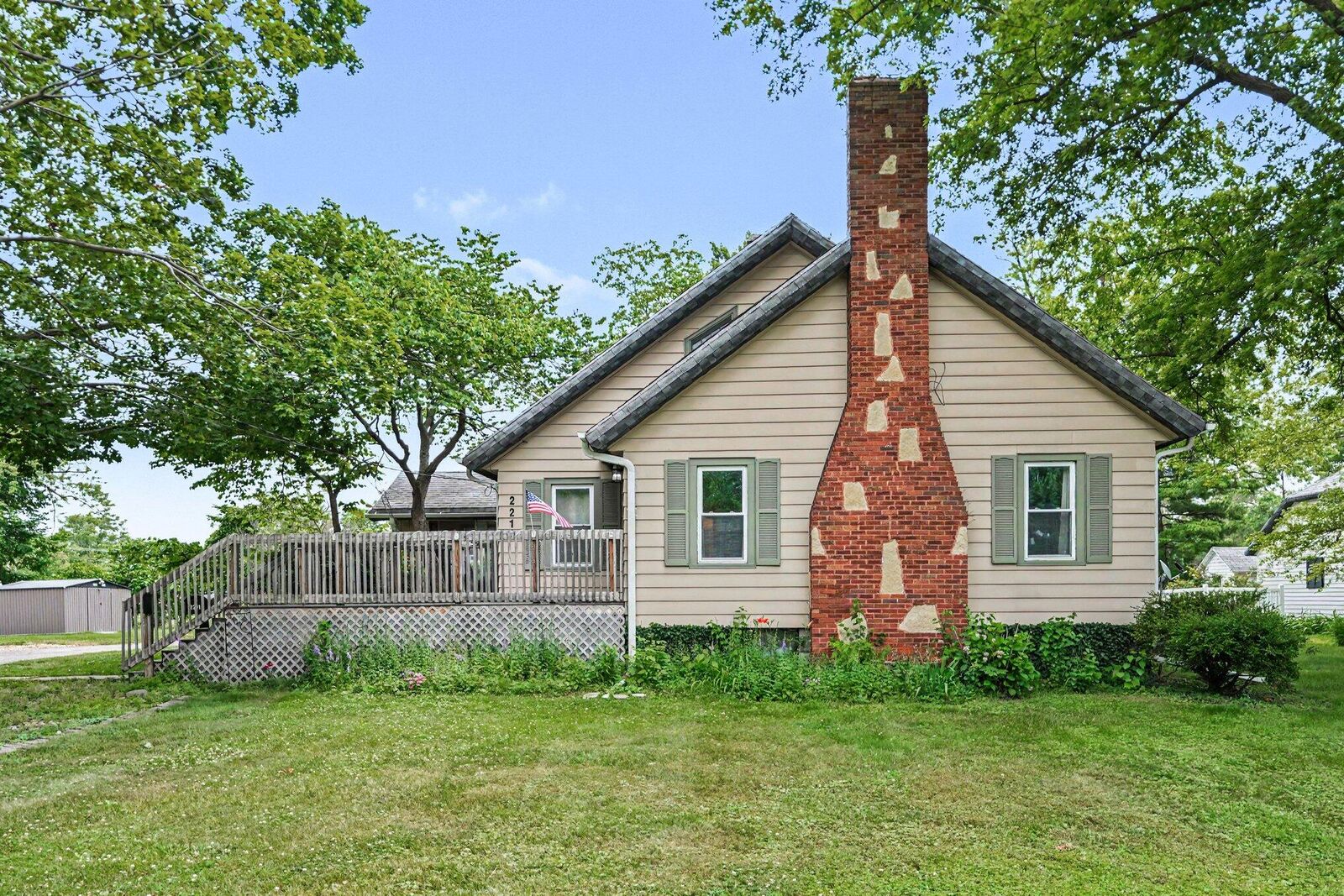 Property Photo:  2211 Morton Avenue  MI 49085 