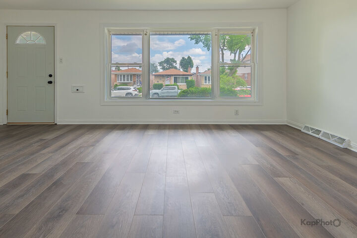 Property Photo:  5920 S Merrimac Avenue  IL 60638 