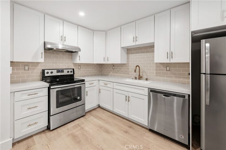 Property Photo: 532 N Rossmore Avenue 107 CA 90004