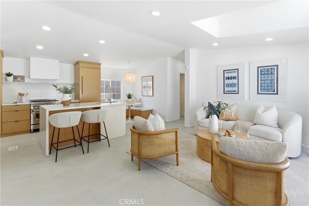 Property Photo:  260 Mayflower  CA 92660 