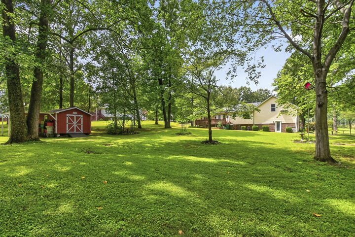 Property Photo: 206 Allers Dr TN 37188