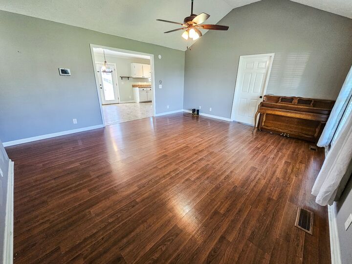 Property Photo:  105 Twin Oaks Dr  TN 37020 