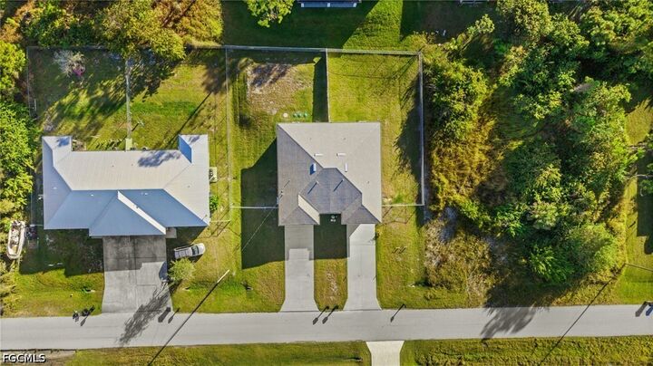 Property Photo: 915-917 Graystone Avenue FL 33974