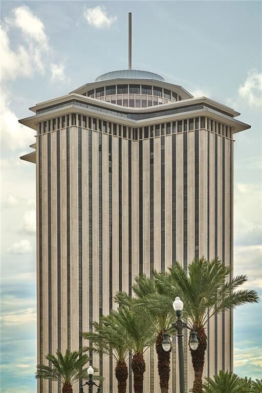 Property Photo: 2 Canal Street 2304 LA 70130