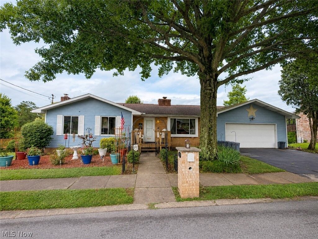 Property Photo:  329 Wakefield  WV 26181 