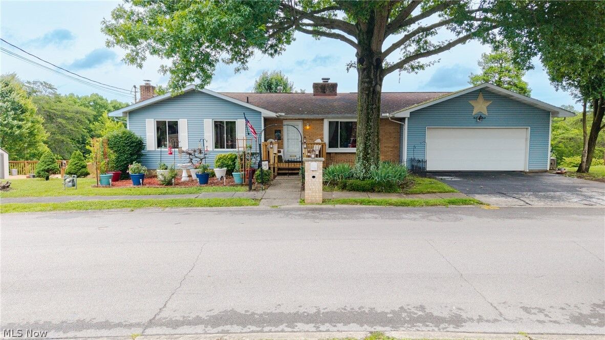 Property Photo: 329 Wakefield Drive WV 26181