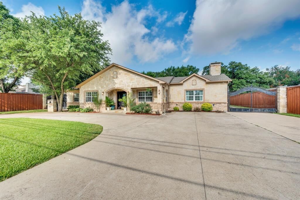 Property Photo: 1213 N Macarthur Boulevard TX 75061