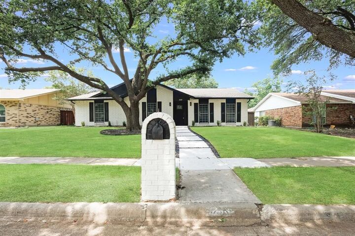 Property Photo: 1209 Overdowns Drive TX 75023