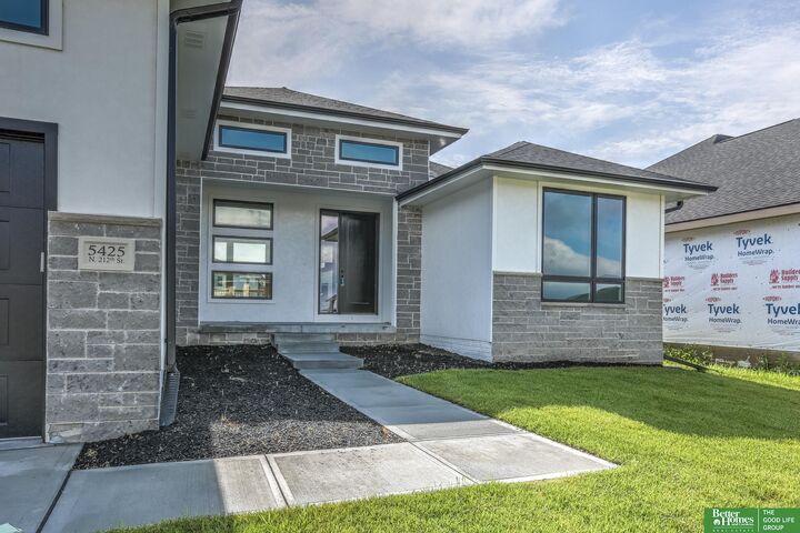 Property Photo: 5826 N 213 Avenue NE 68022