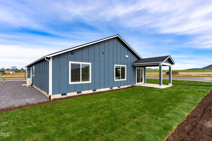 Property Photo:  201 SE Peppermint Loop  OR 97734 