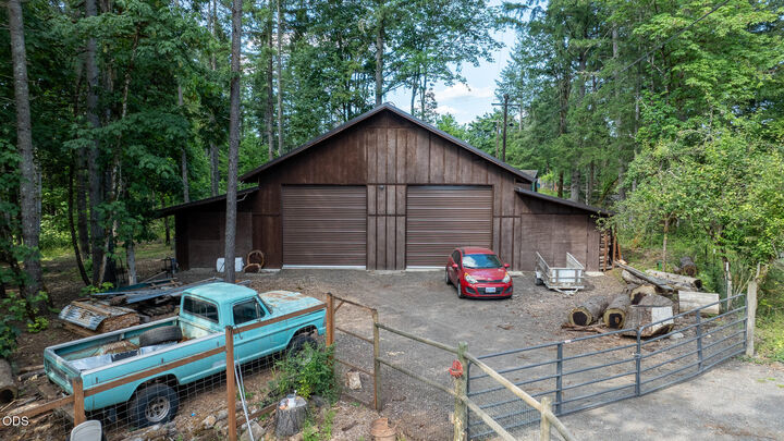 Property Photo:  40357 Hilltop Drive  OR 97355 