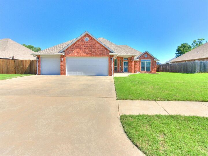 Property Photo:  1059 Fox Run Lane  OK 73010 