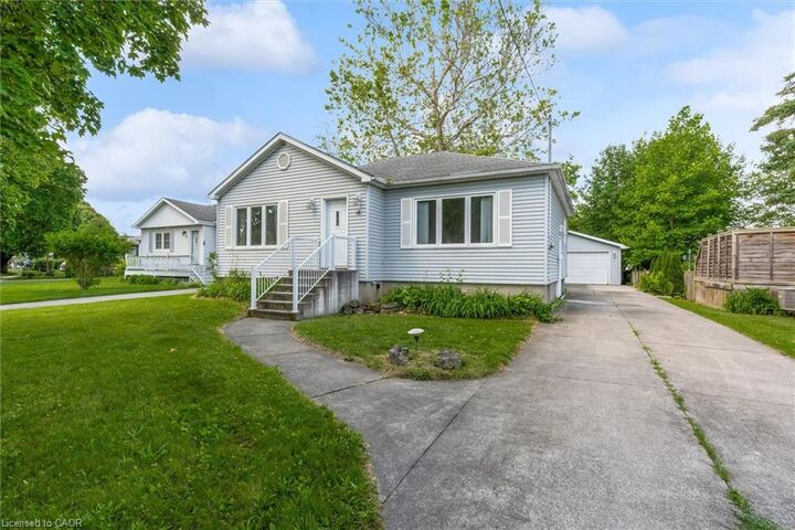 Property Photo: 18 Bonavem Drive 1 ON L2N 1X8