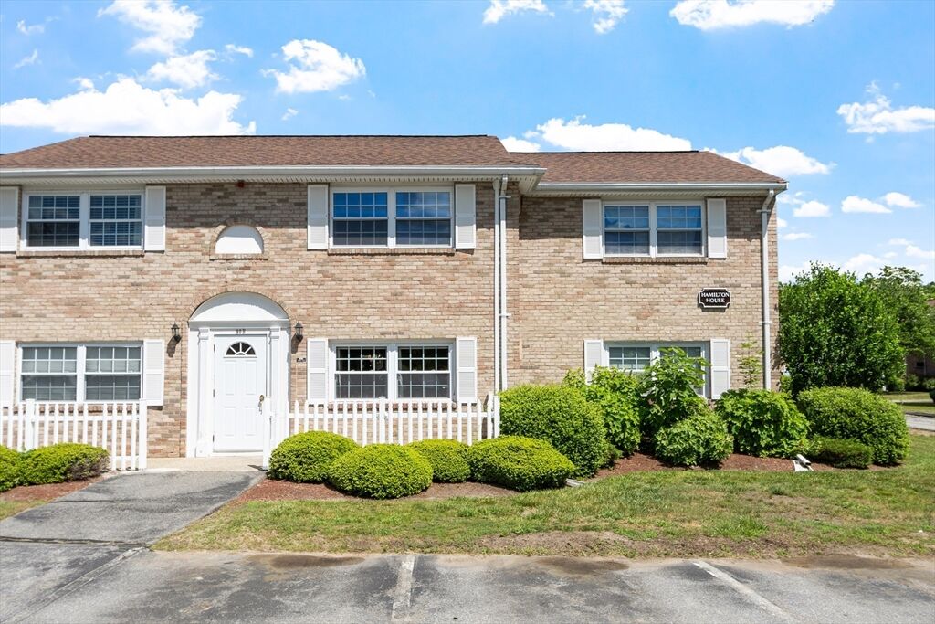 Property Photo: 80 Washington Park Dr 6 MA 01810