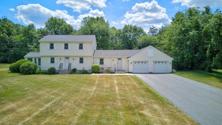 Property Photo: 10 Hemlock Rd MA 01810